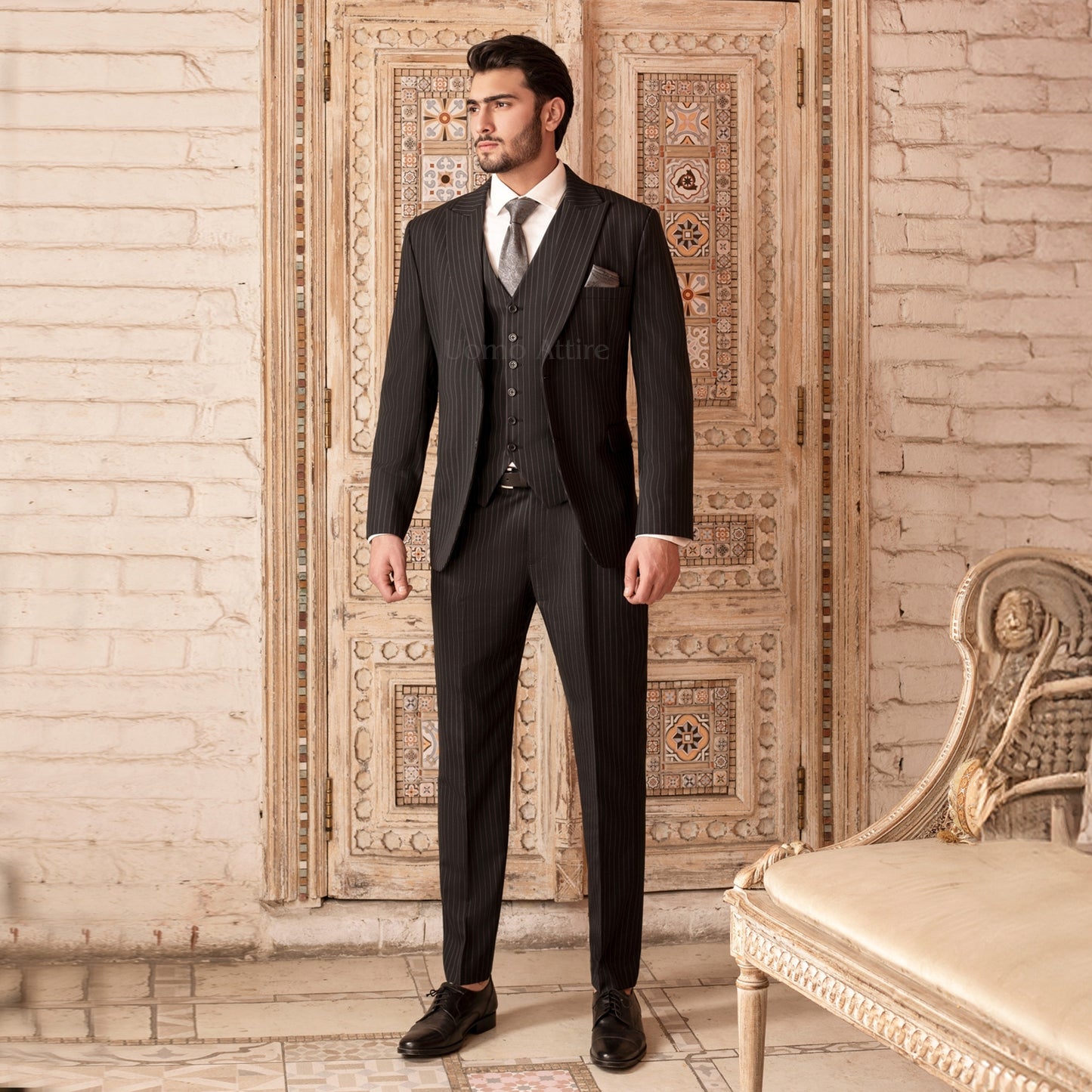 Exquisite Black Three-Piece Suit Elegance Tailored for the Modern Gentleman