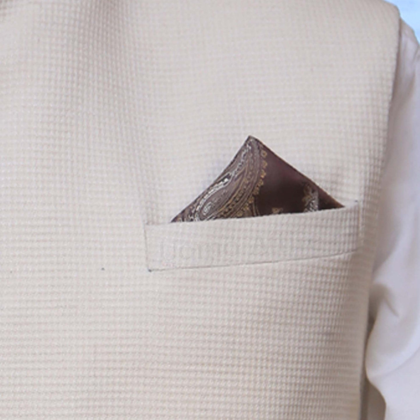 Ready to wear waistcoat in textured fabric 2