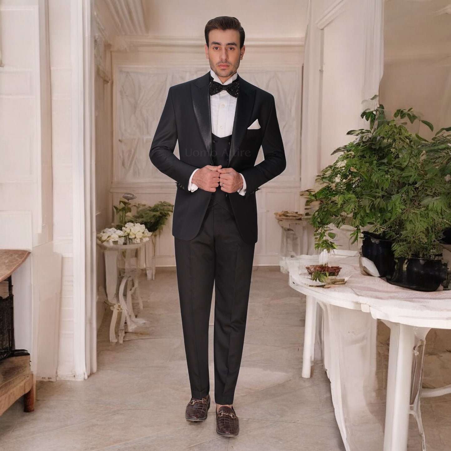 Luxurious  Black Tuxedo With Double-Breasted Waistcoat For Mens