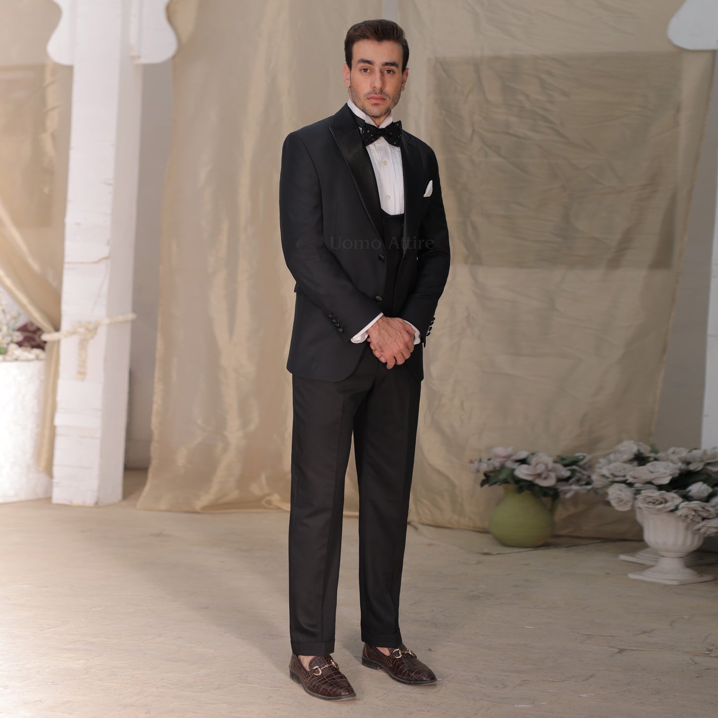 Luxurious  Black Tuxedo With Double-Breasted Waistcoat For Mens