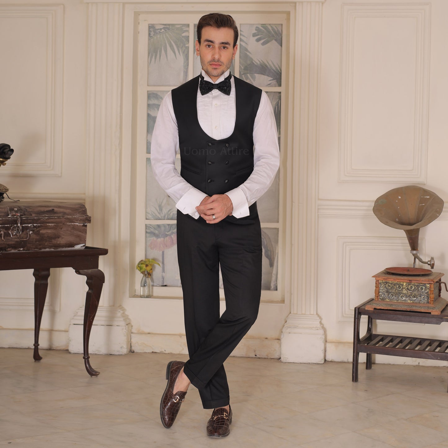 Luxurious  Black Tuxedo With Double-Breasted Waistcoat For Mens