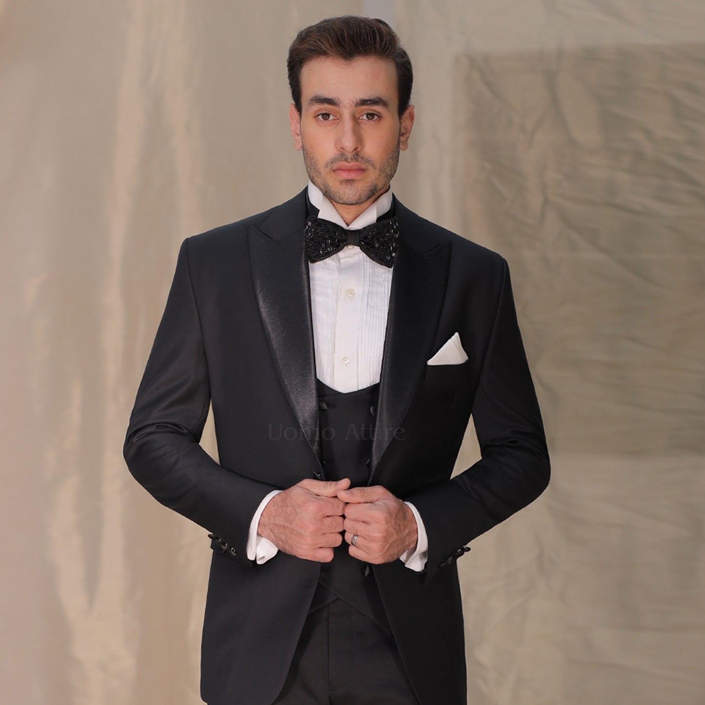 Luxurious  Black Tuxedo With Double-Breasted Waistcoat For Mens