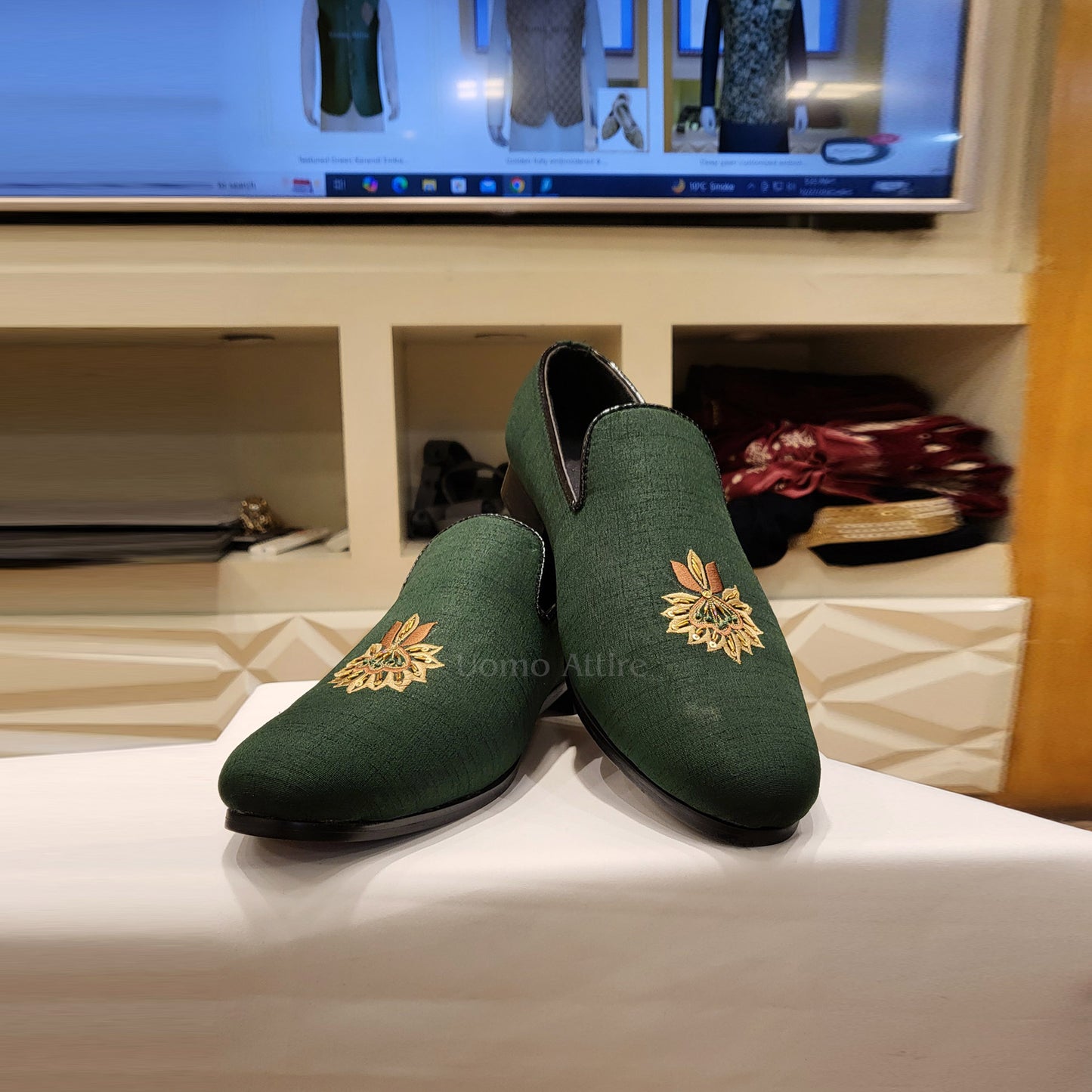 Luxurious Green Shoes For Groom's Shoes with Golden Embellishments