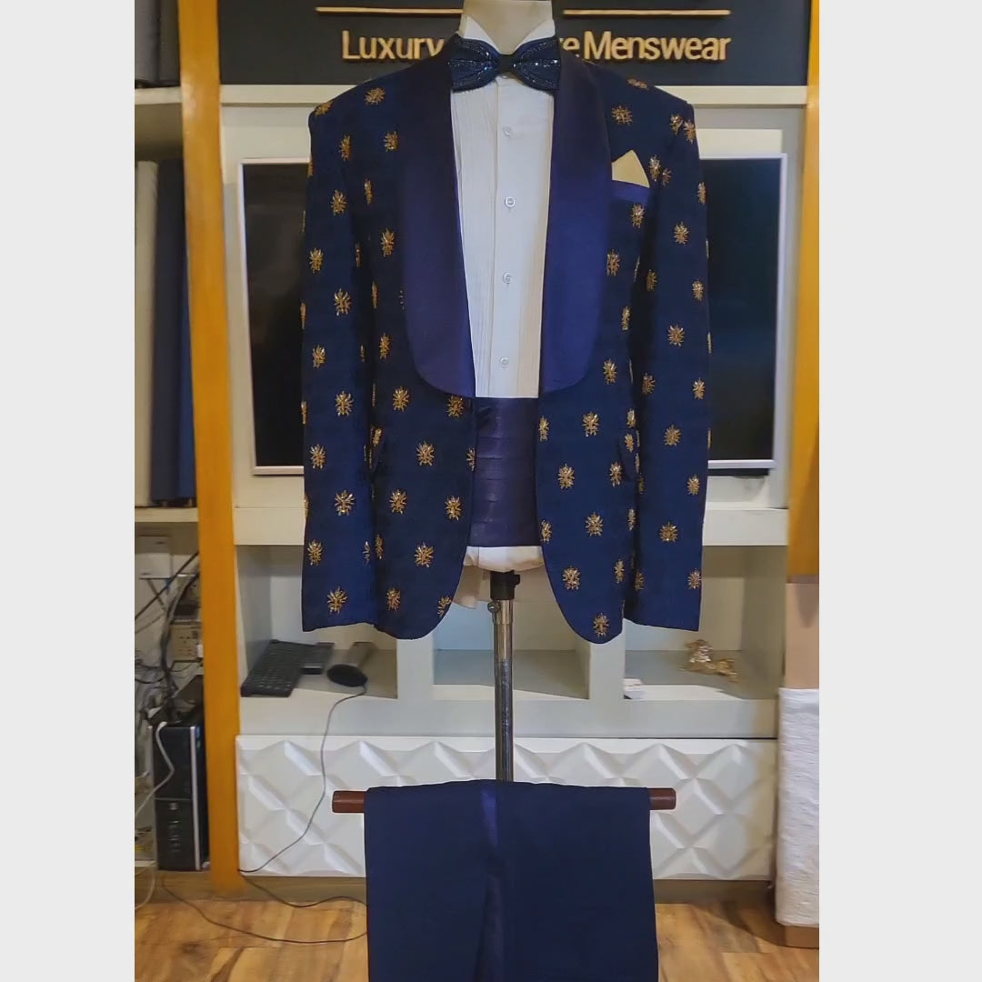 Carica e riproduci video nel visualizzatore Galleria, Navy Blue Italian Cut Mens Prom Tuxedo Suit | Prom and Groom Wedding Suit