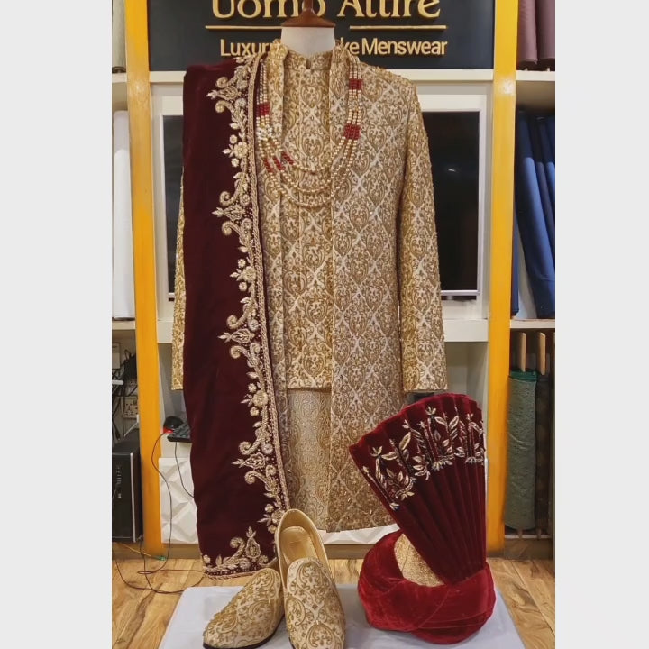 Carica e riproduci video nel visualizzatore Galleria, Luxury Open Front Golden Sherwani for Grooms | Embellished Wedding Outfit with Burgundy Shawl