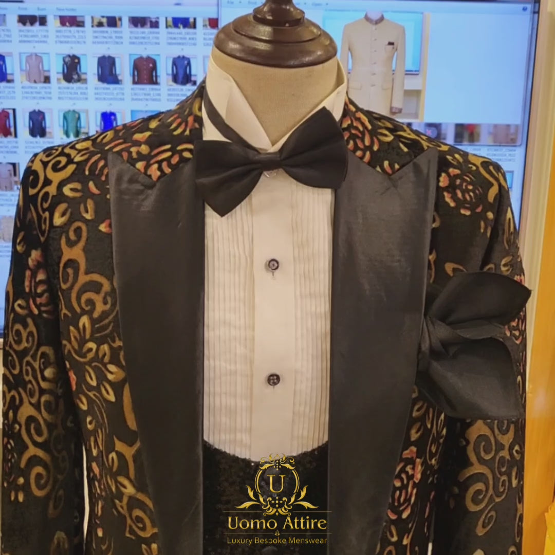 Carica e riproduci video nel visualizzatore Galleria, Self-Designed Stylish Tuxedo 3 Piece Suit for Men