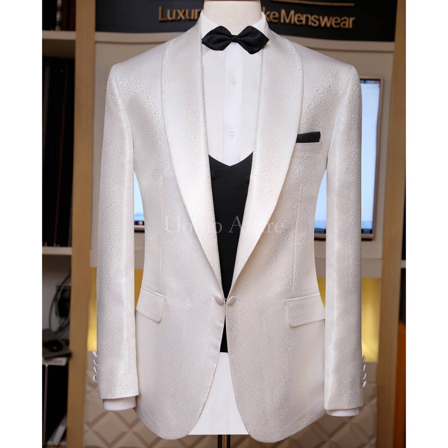 
                  
                    White tuxedo 3 piece suit for wedding withh double breasted 
                  
                