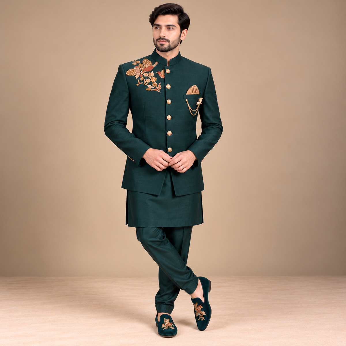 Cappotto principe Rao in seta verde intenso impreziosito 