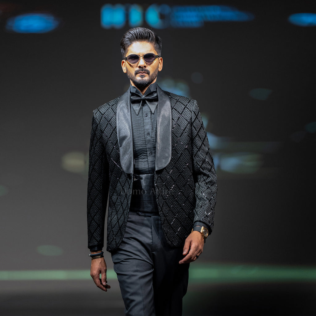 Men's Diamond Pattern Embellished Black Luxury Tuxedo Suit