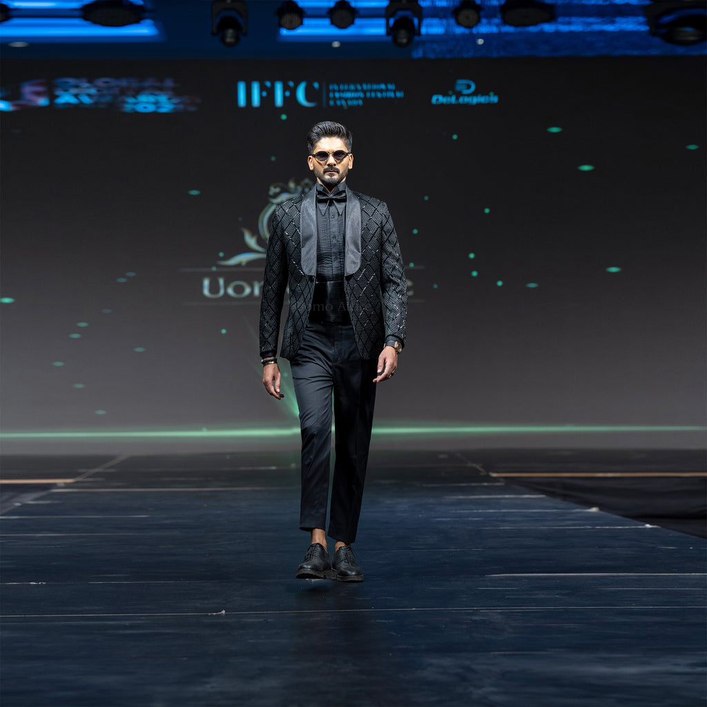 Men's Diamond Pattern Embellished Black Luxury Tuxedo Suit