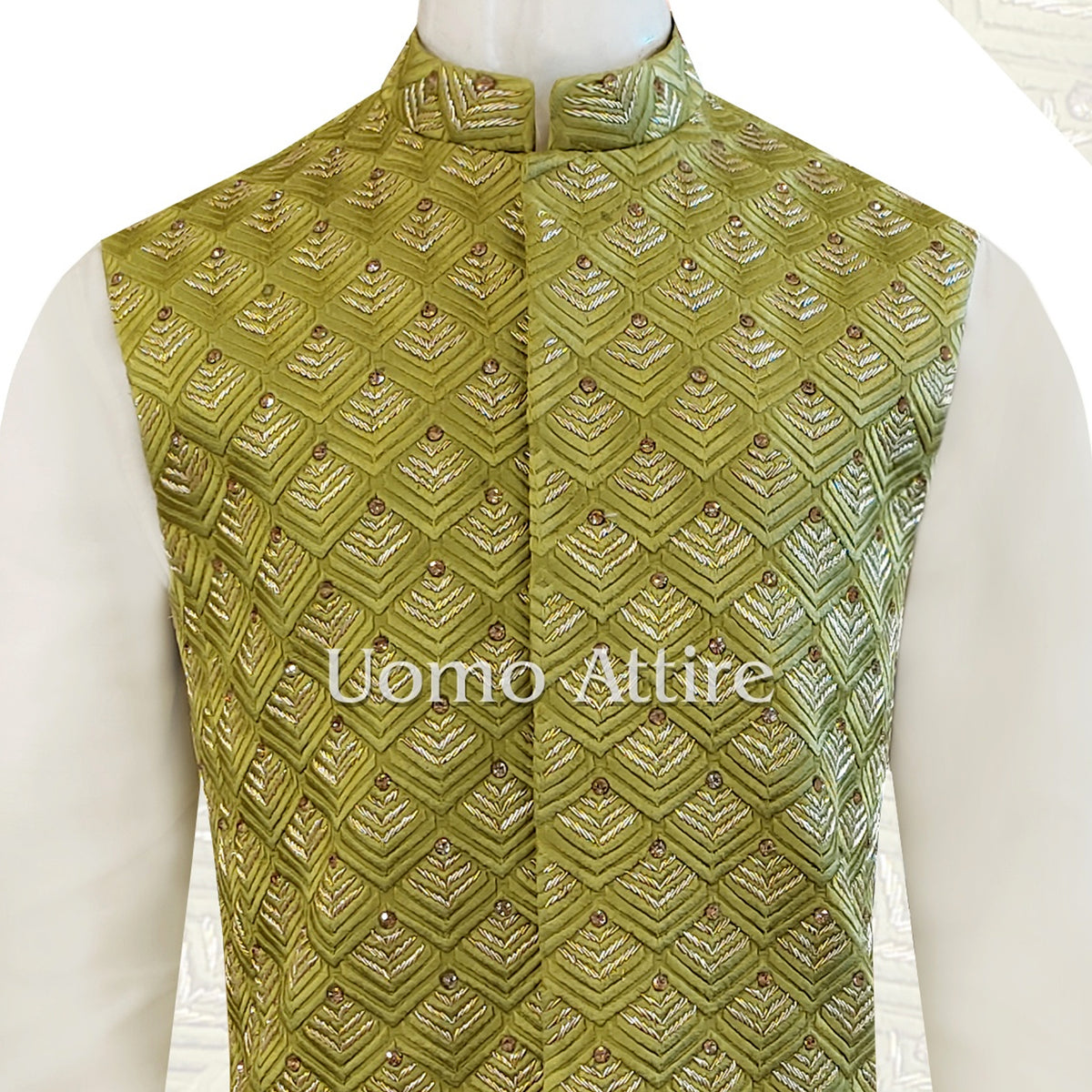 Gilet verde completamente decorato 