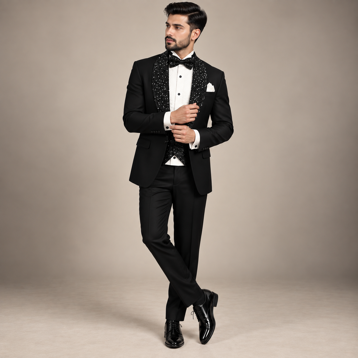 Abito smoking tre pezzi sartoriale con coprispalle in tessuto di paillettes