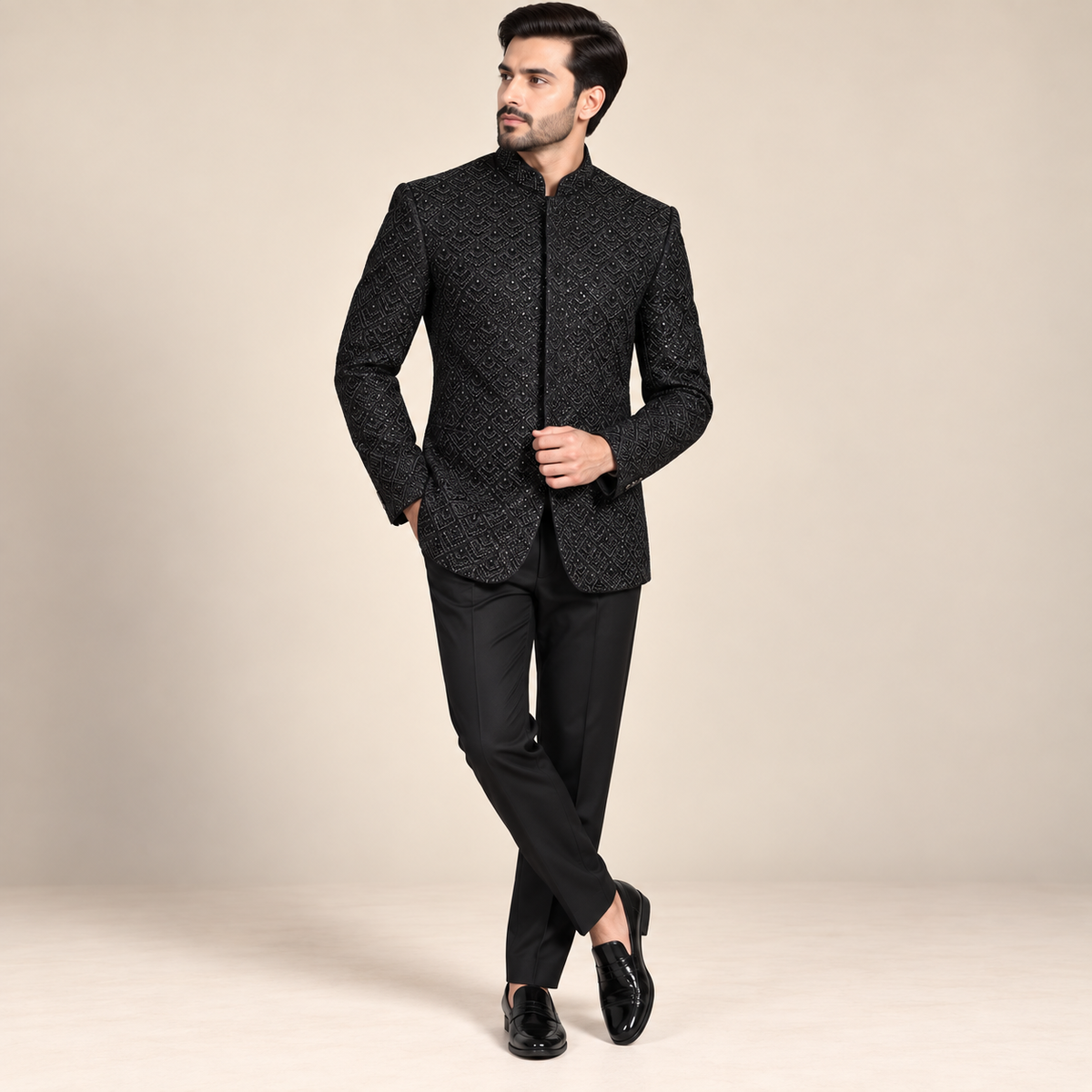 Cappotto principe nero jet completamente decorato in edizione limitata 