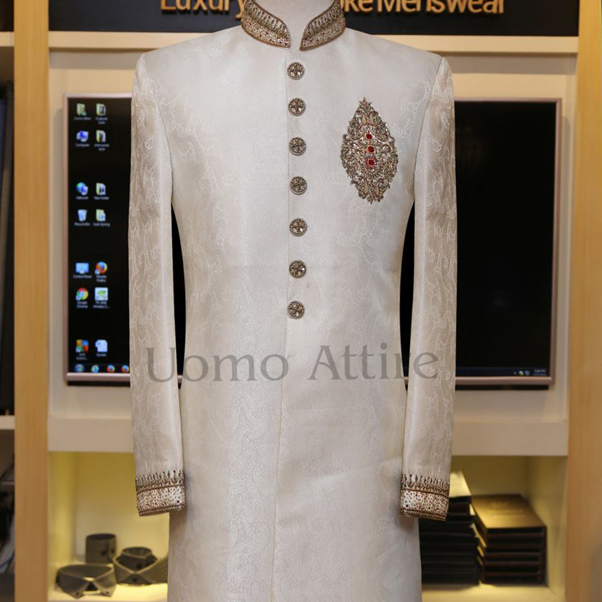 Confezione completa Sherawni adornata con abbellimenti di alta gamma 