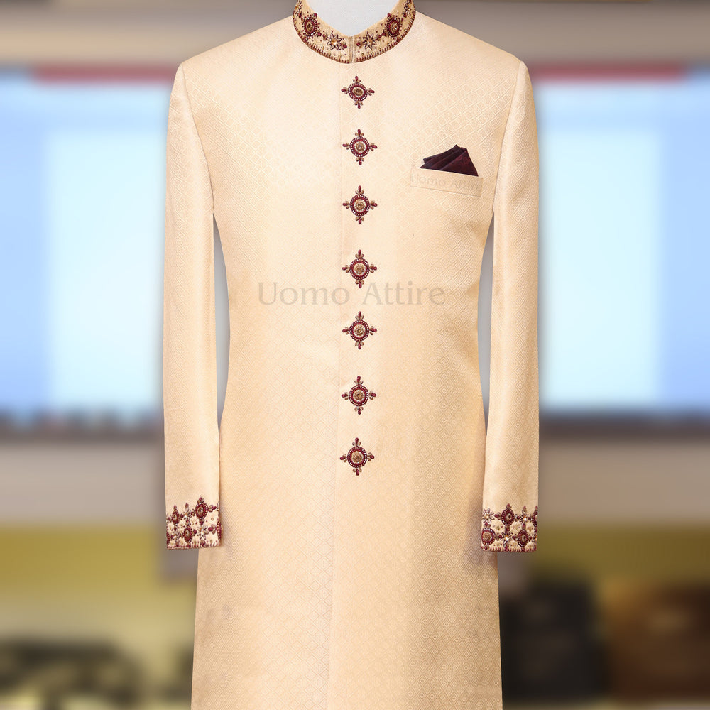 
                  
                    Sherwani parfaitement ajusté pour votre grand jour 
                  
                