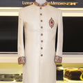 Sherwani blanc orné de broderies 