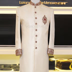 Sherwani blanc orné de broderies 