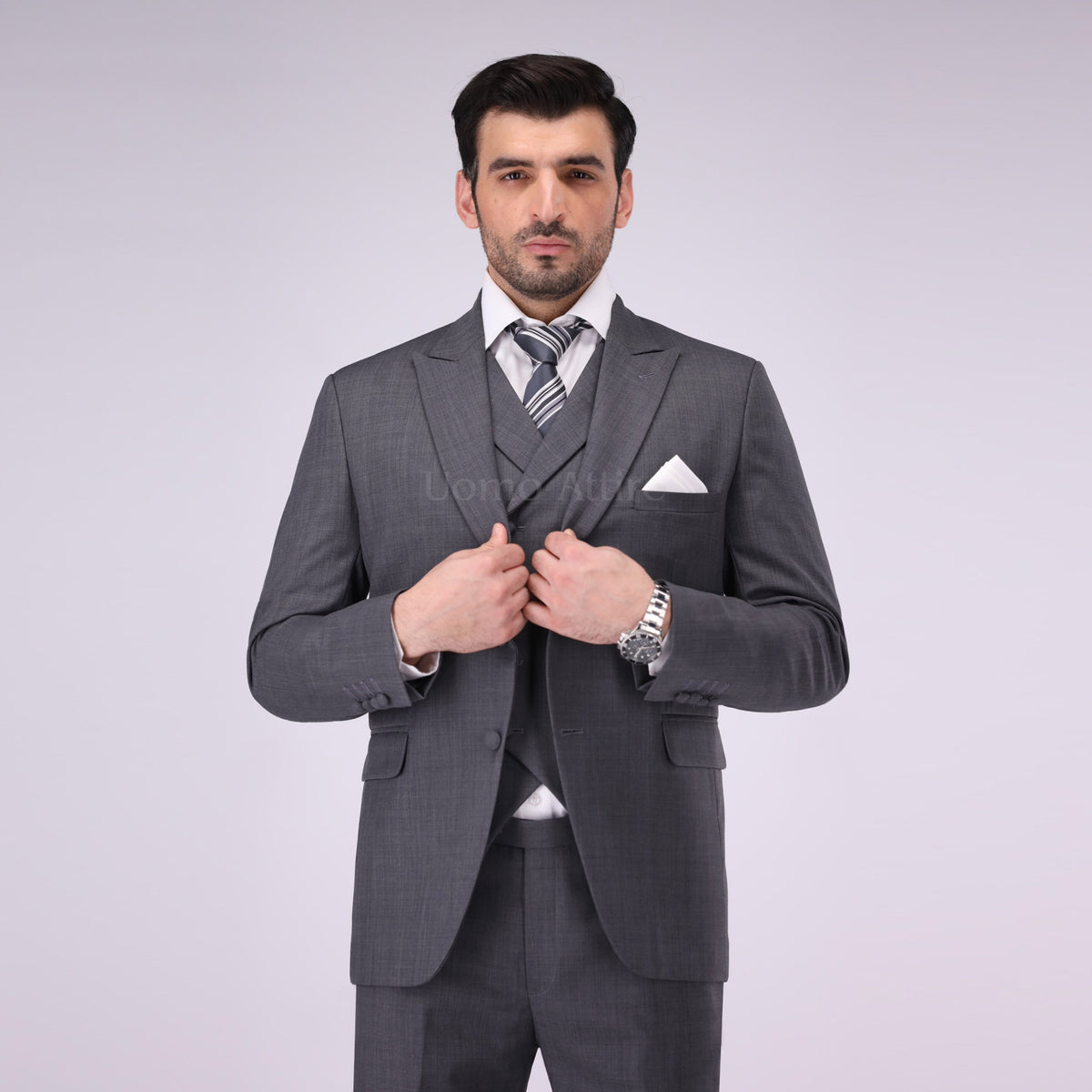 Refined Italian Wool Charcoal Grey Three-Piece Suit For Mens