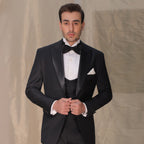Luxurious  Black Tuxedo With Double-Breasted Waistcoat For Mens