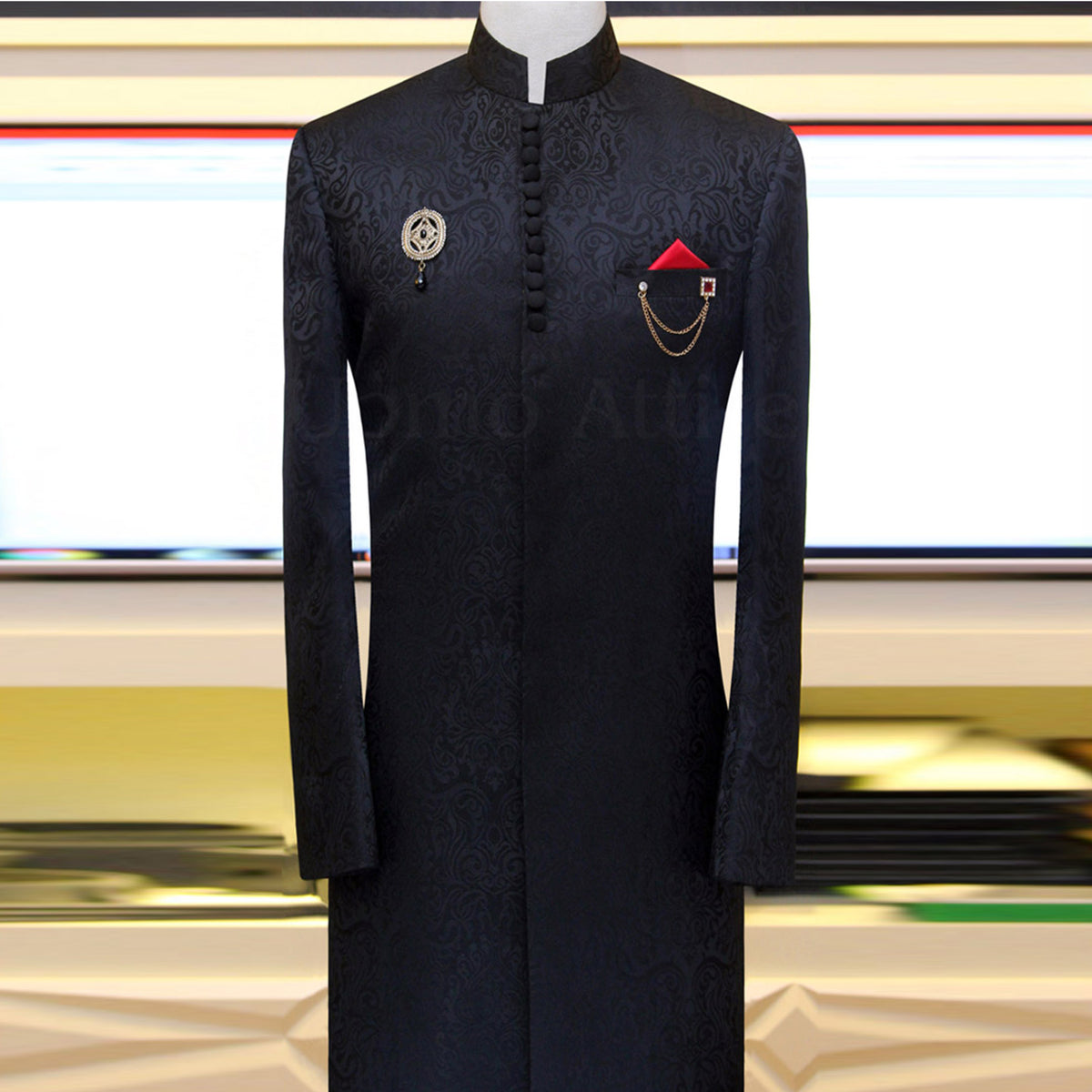 Sherwani de mariage noir en jamawar auto-imprimé 