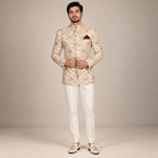 Lussuoso cappotto principe completamente ricamato con bottoni in ottone dorato 