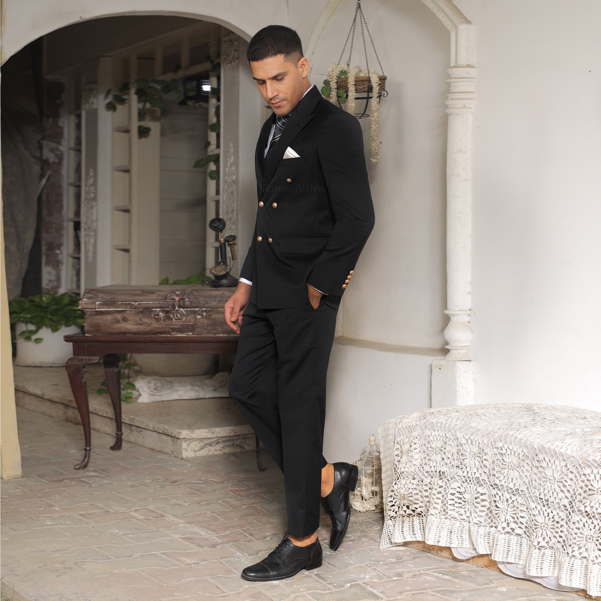 Luxurious Italian Black Double-Breasted Suit | UomoAttire – Uomo Attire