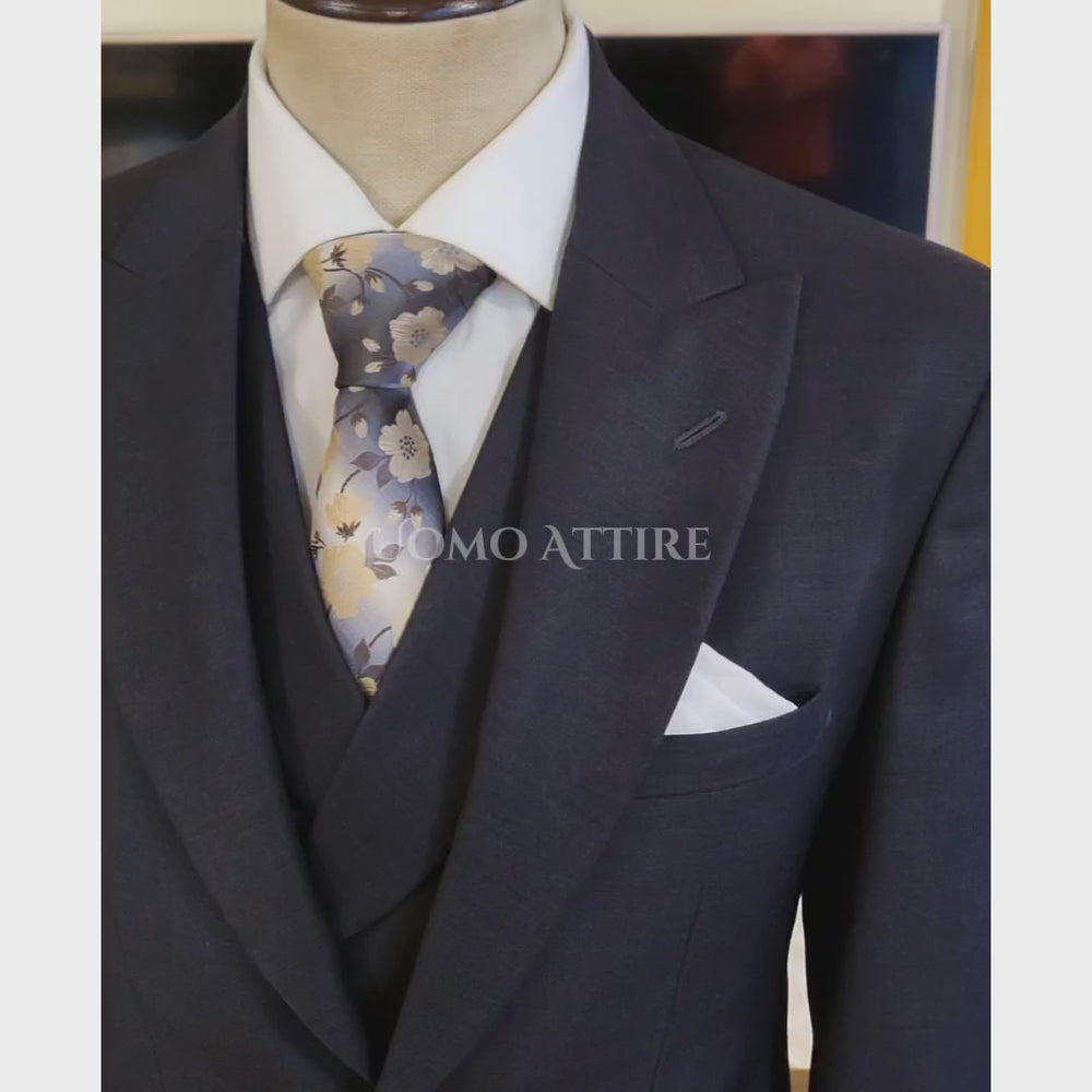 
                  
                    Carica e riproduci video nel visualizzatore Galleria, Charcoal Grey 3 Piece Suit for Men - Bespoke Mens Grey Suit
                  
                