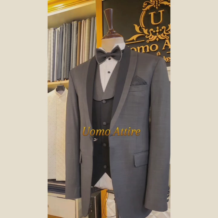 
                  
                    Charger et lire la vidéo dans la visionneuse de la Galerie, Luxurious Grey Tuxedo with Black Shawl Lapel and Waistcoat for Men
                  
                