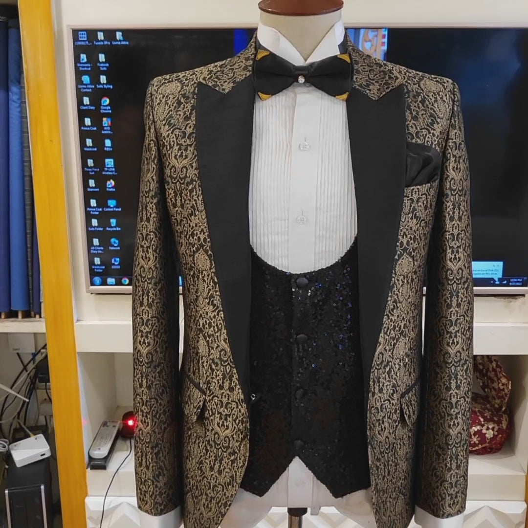 
                  
                    Carica e riproduci video nel visualizzatore Galleria, Bespoke tuxedo 3 piece suit in self embossed textured fabric, tuxedo suit, jamawar tuxedo suit | Tuxedo Suit
                  
                