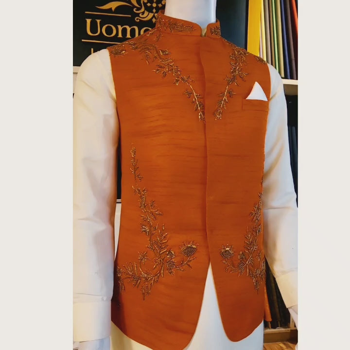 
                  
                    Charger et lire la vidéo dans la visionneuse de la Galerie, Rust Color Designer Mehndi Waistcoat for Groom
                  
                