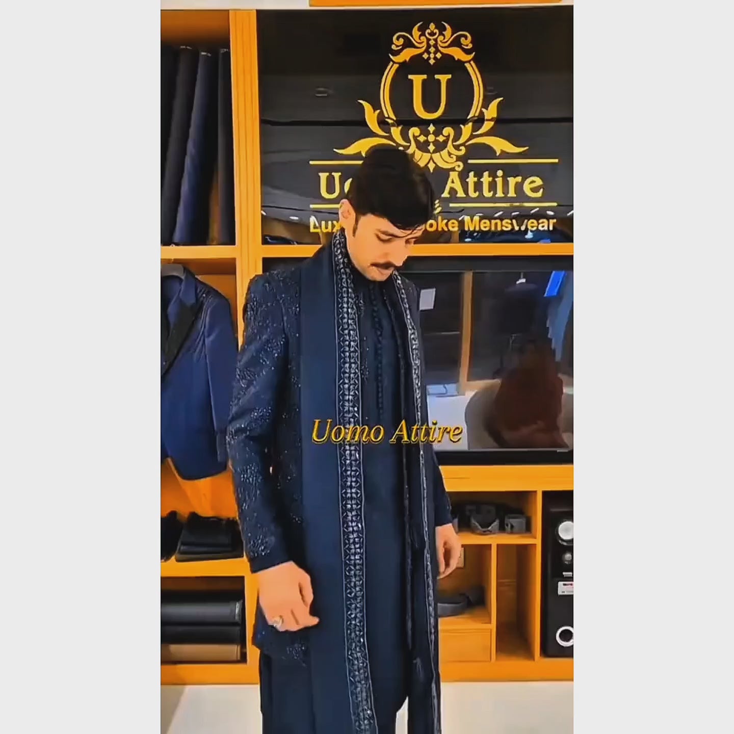 
                  
                    Charger et lire la vidéo dans la visionneuse de la Galerie, Men&amp;#39;s Luxury Navy Blue Embroidered Sherwani for Groom
                  
                