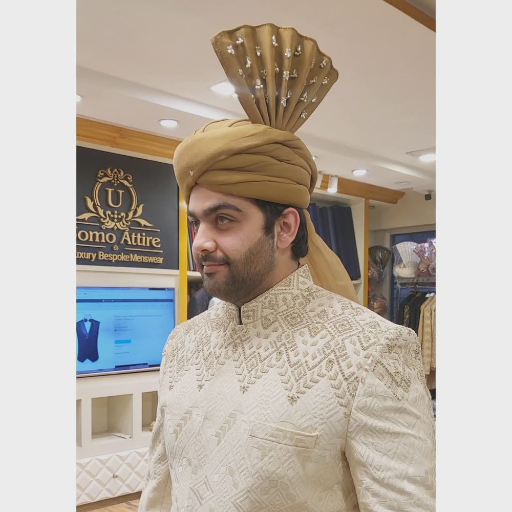 
                  
                    Charger et lire la vidéo dans la visionneuse de la Galerie, Designer Off-White Wedding Sherwani in Pure Karandi
                  
                