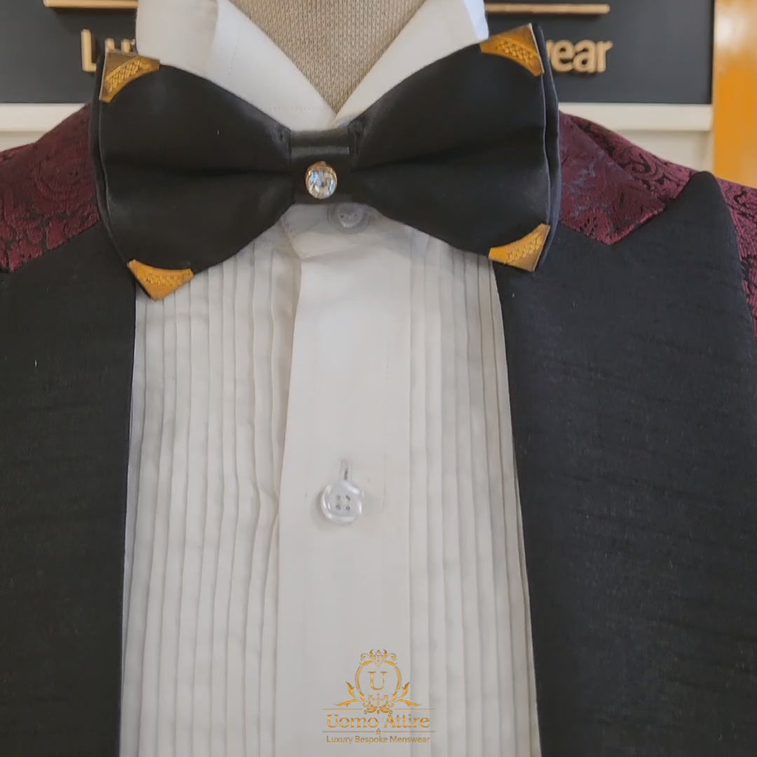 
                  
                    Carica e riproduci video nel visualizzatore Galleria, Bespoke tuxedo 3 piece suit in self embossed textured fabric | Tuxedo Suit for Men
                  
                