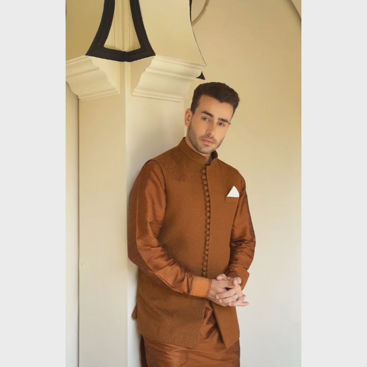 
                  
                    Charger et lire la vidéo dans la visionneuse de la Galerie, Textured Brown Waistcoat and Handcrafted Kurta For Men&amp;#39;s
                  
                