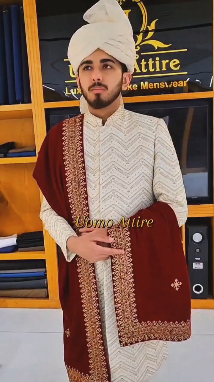 
                  
                    Charger et lire la vidéo dans la visionneuse de la Galerie, Men&amp;#39;s Luxury Off-White Embroidered Sherwani with Maroon Velvet Shawl &amp;amp; Turban
                  
                