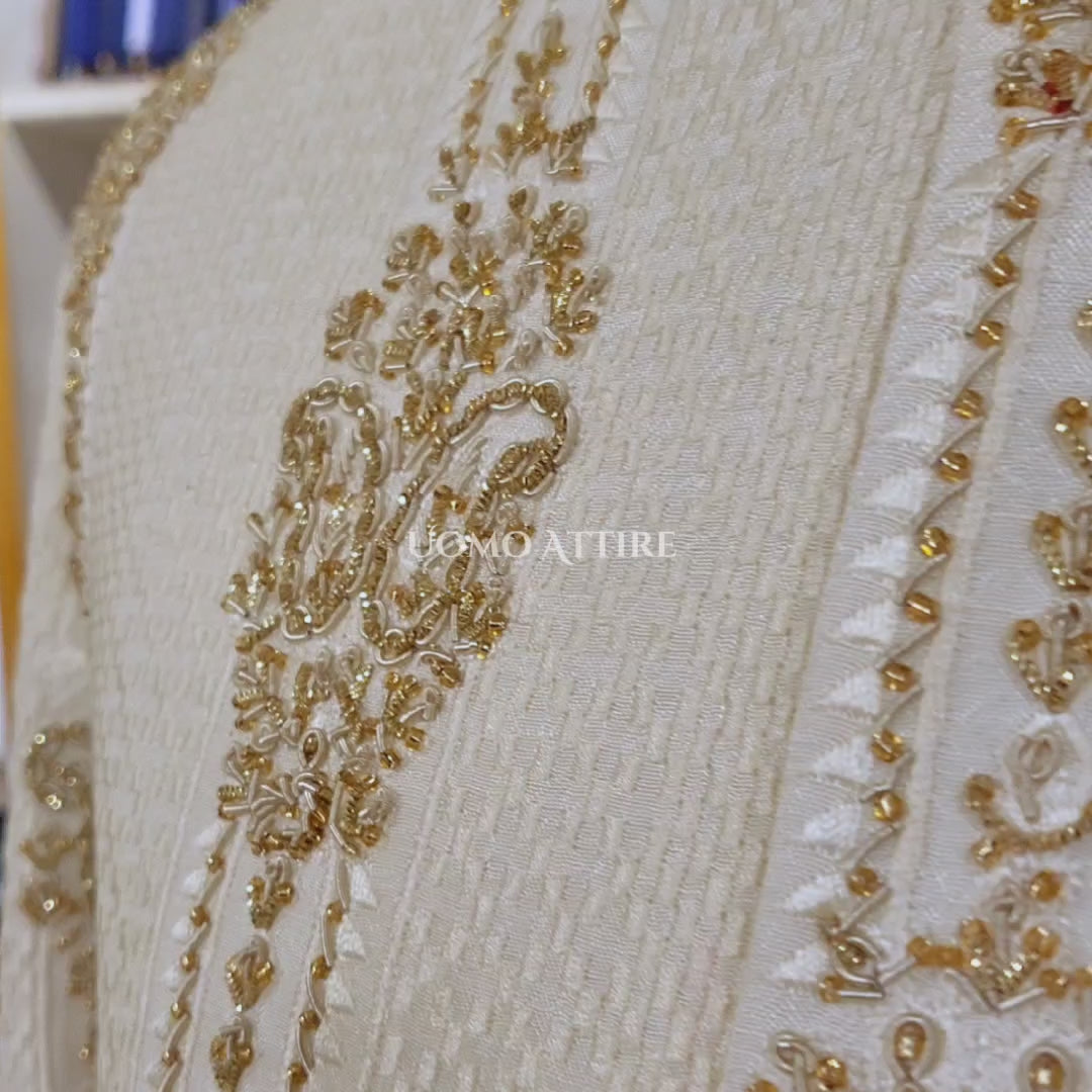 
                  
                    Charger et lire la vidéo dans la visionneuse de la Galerie, Luxury Off-White Wedding Jodhpuri Suit for Groom
                  
                
