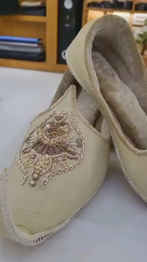 Men's Luxury Cream Embellished Khussa – Premium Groom Shoes