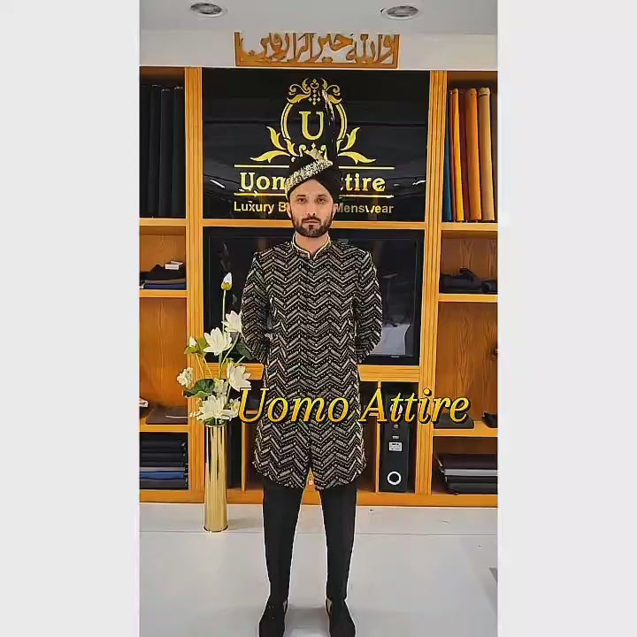 
                  
                    Charger et lire la vidéo dans la visionneuse de la Galerie, Men&amp;#39;s Luxury Black Embroidered Sherwani with Gold Detailing &amp;amp; Saafa
                  
                