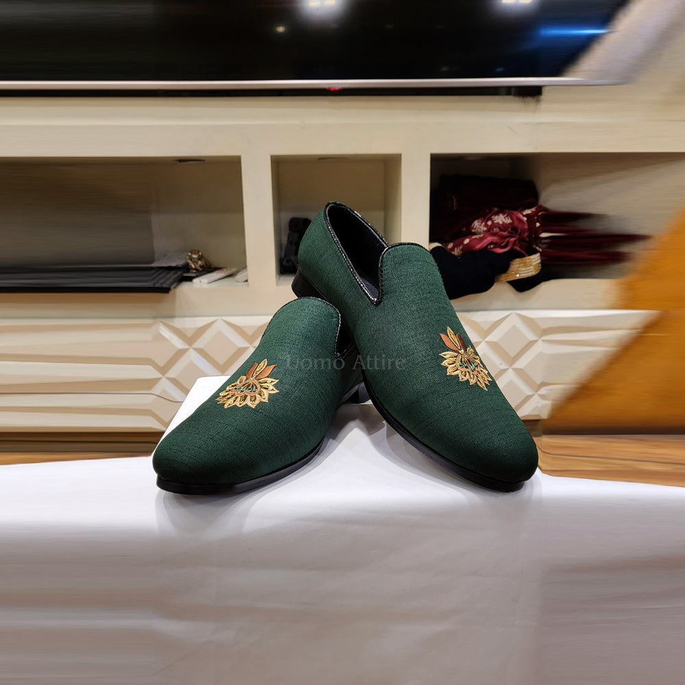 Luxurious Green Shoes For Groom's Shoes with Golden Embellishments Uomo Attire Luxurious Green Shoes For Groom's Shoes with Golden Embellishments Uomo Attire