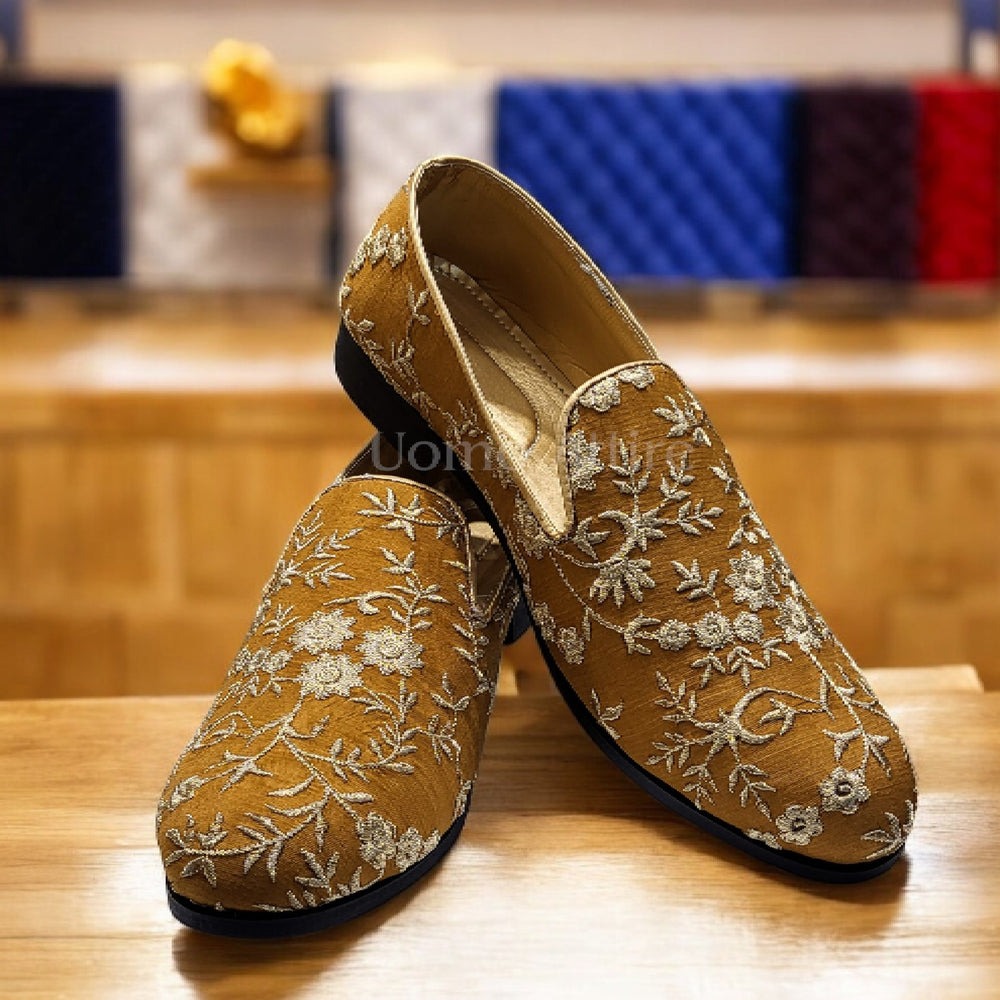 Custom-Made Flower Embroidered Fabric Shoes for Groom