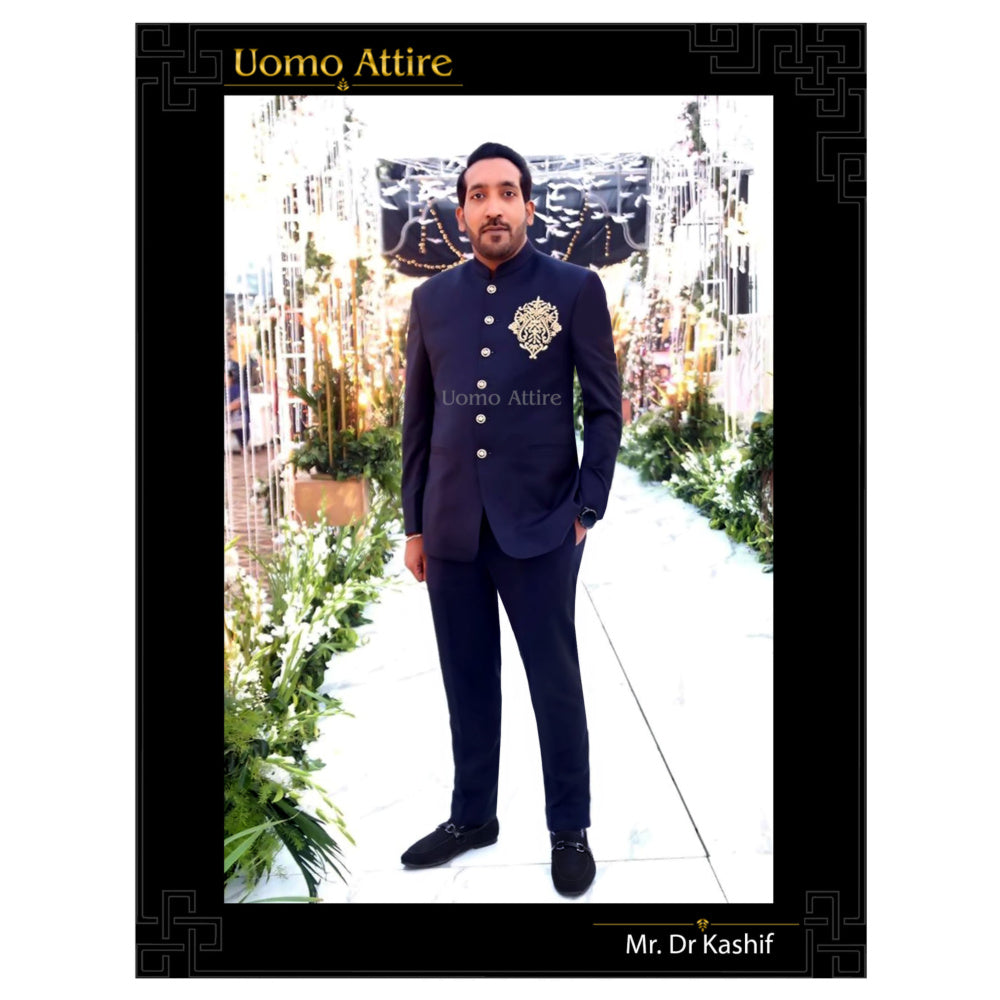 Il nostro prezioso cliente, il dottor Kashif, sembra elegante 