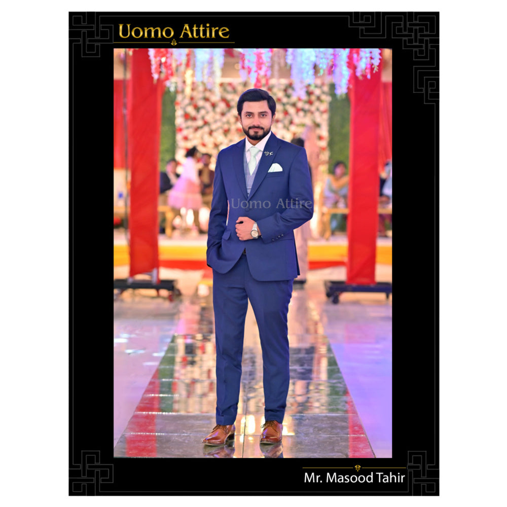 Il nostro prezioso cliente, il signor Masood Tahir, sembra elegante 