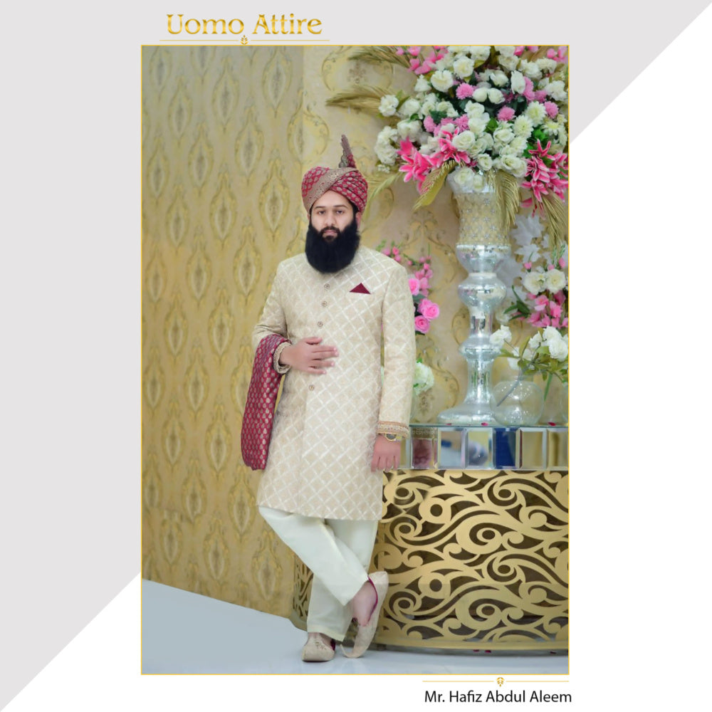 Il nostro prezioso cliente, il signor Hafiz Abdul Aleem, sembra elegante