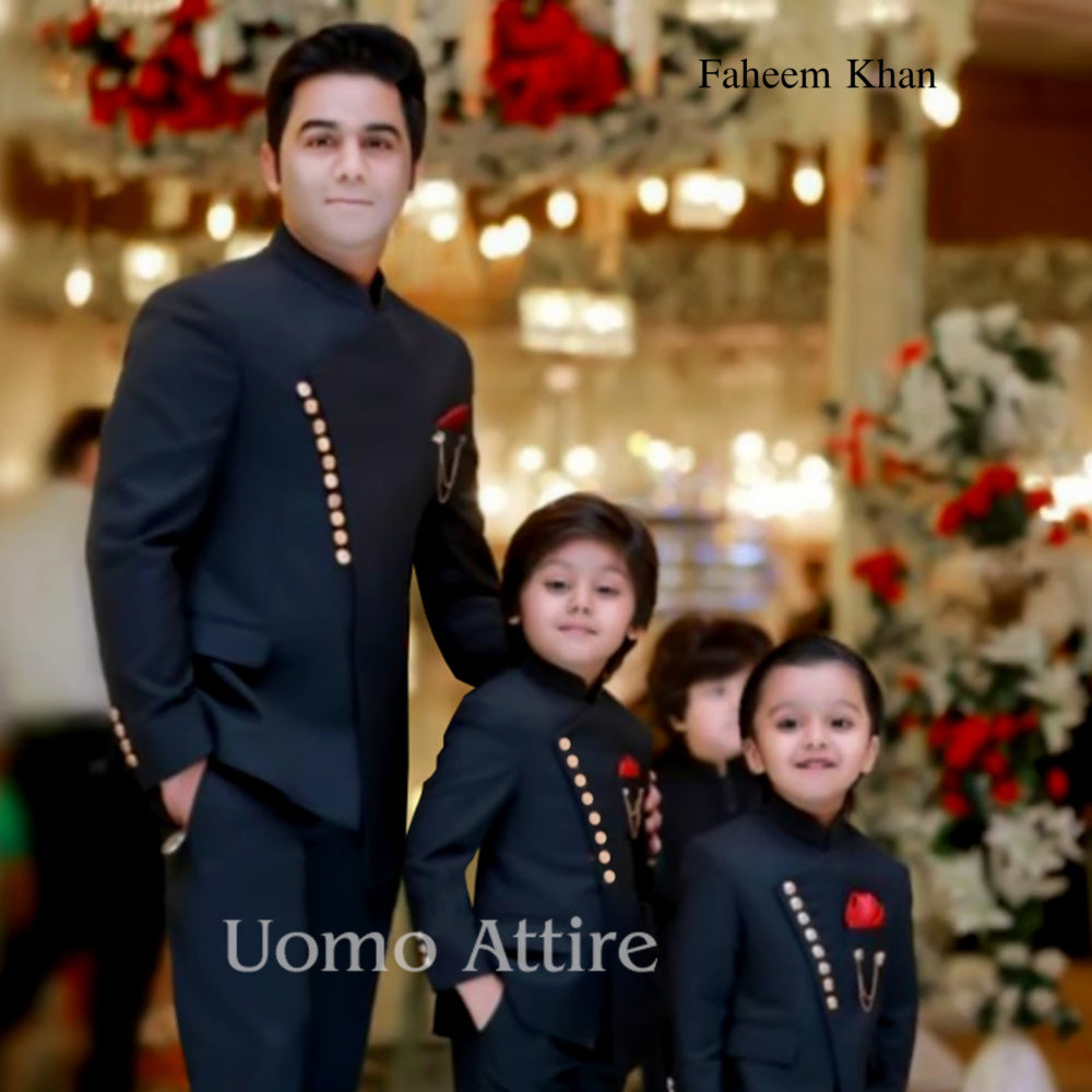 Il nostro prezioso cliente, il signor Faheem Khan e la sua famiglia sembrano eleganti