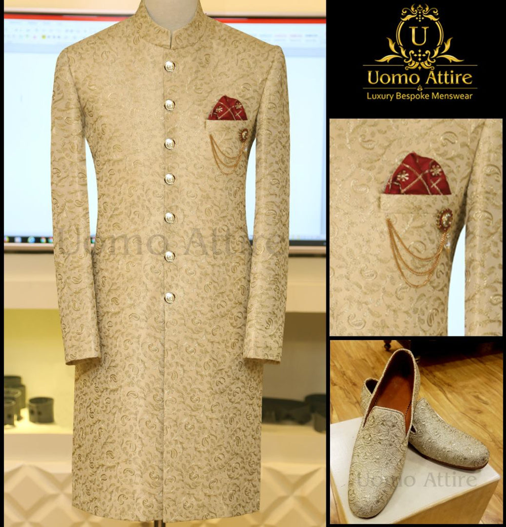 Sherwani in tessuto completamente ricamato con turbante e scarpe 