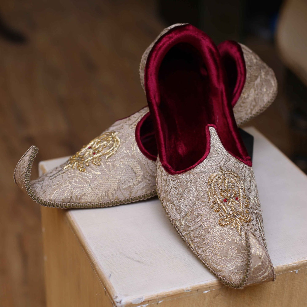 Amazon.com | Stop n Style Punjabi Juttis for Men Sherwani Shoes Groom Shoes  Formal Wedding Shoes Beaded Shoes Flat Mojari Golden | Loafers & Slip-Ons