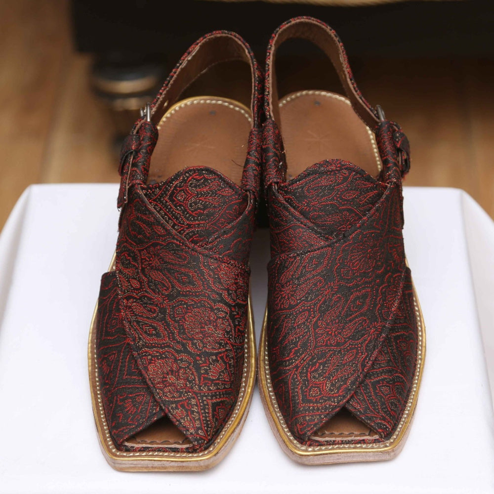 Bellissimo norozi chappal di colore marrone 