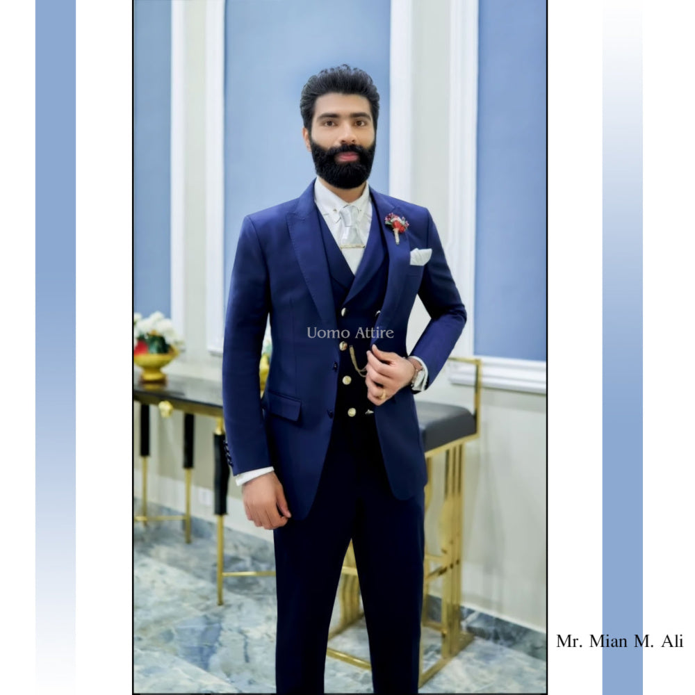 Il nostro prezioso cliente, il signor Mian M. Ali, ha un aspetto elegante 