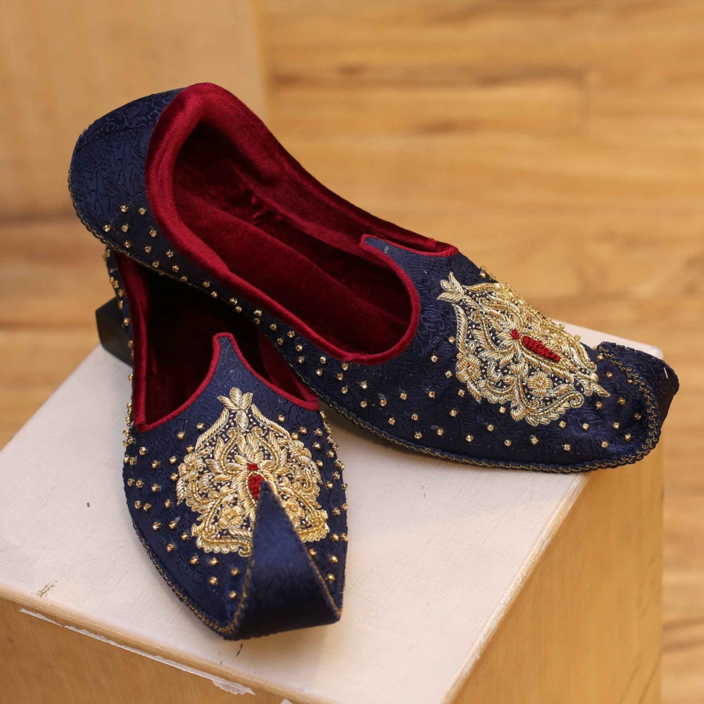 Embellished and embroidered shoes for sherwani