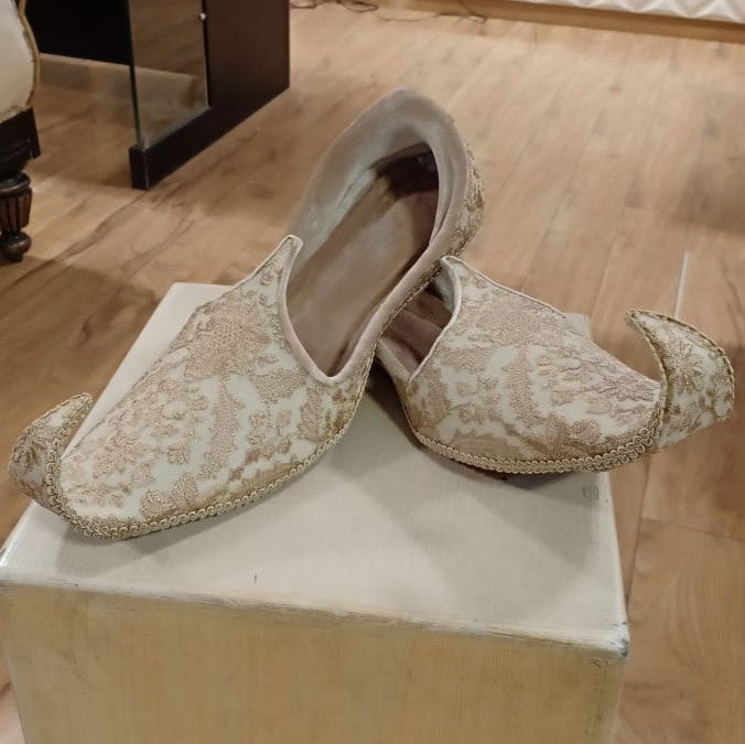 Scarpe ricamate per Sherwani con bordi firmati